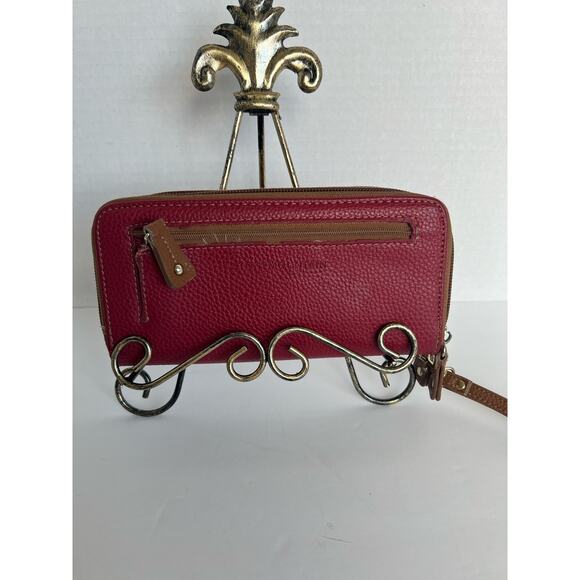 Stone Mountain Women's Large Cornwall Red Leather Wristlet Wallet - Picture 5 of 9